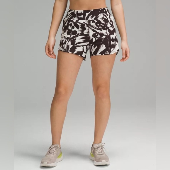 D10.23 NWT Hotty Hot HR Lined Short 4" • Monarch Bloom Bone Espresso/Bone - Picture 5 of 5